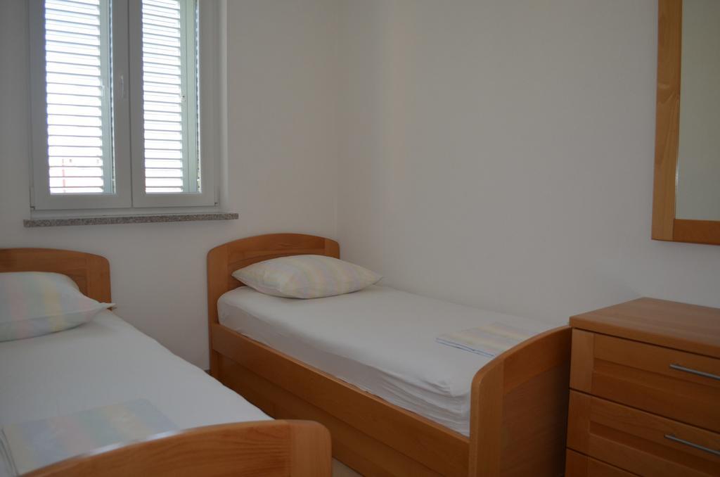 Apartments Buljan Baška Kamer foto